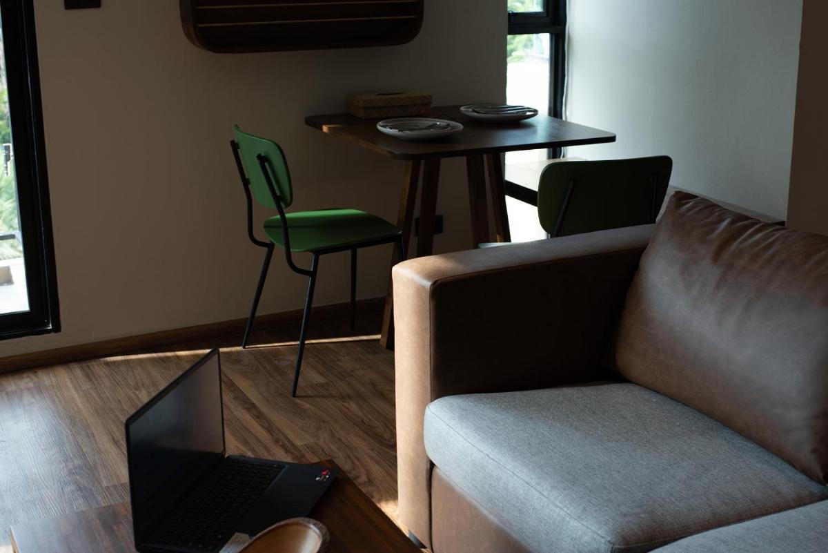 Karaarom Hotel Банкок Екстериор снимка