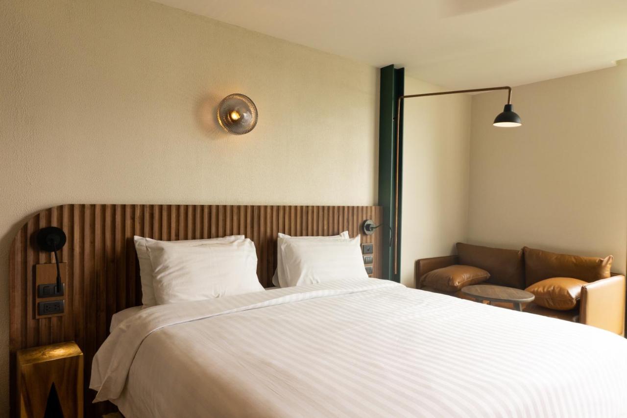 Karaarom Hotel Банкок Екстериор снимка