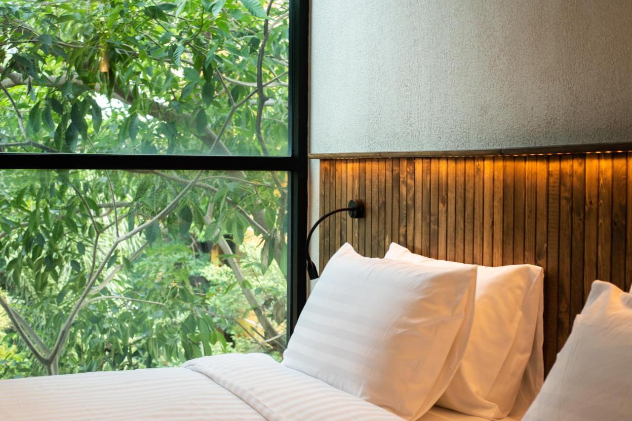Karaarom Hotel Банкок Екстериор снимка