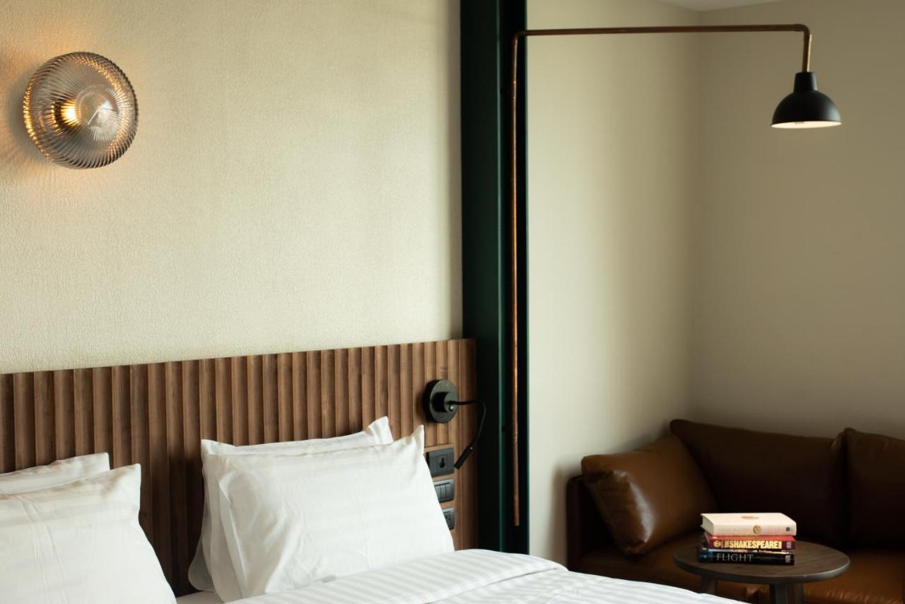 Karaarom Hotel Банкок Екстериор снимка