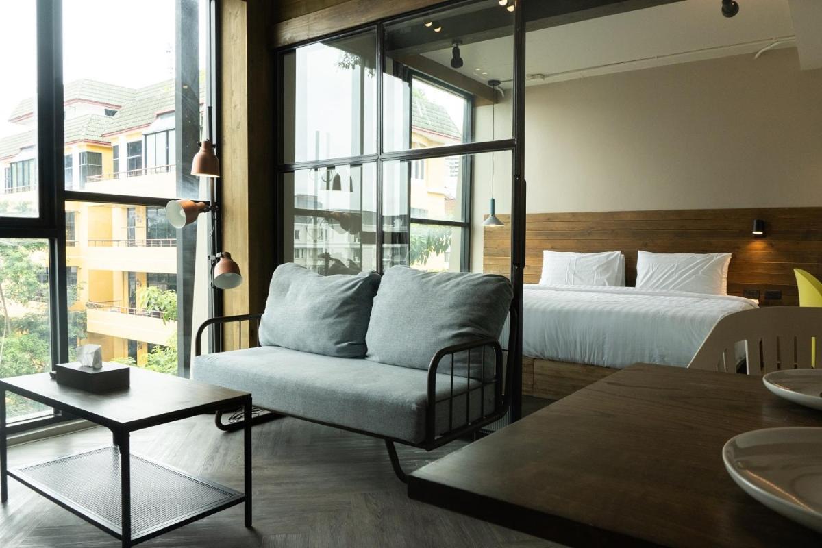 Karaarom Hotel Банкок Екстериор снимка