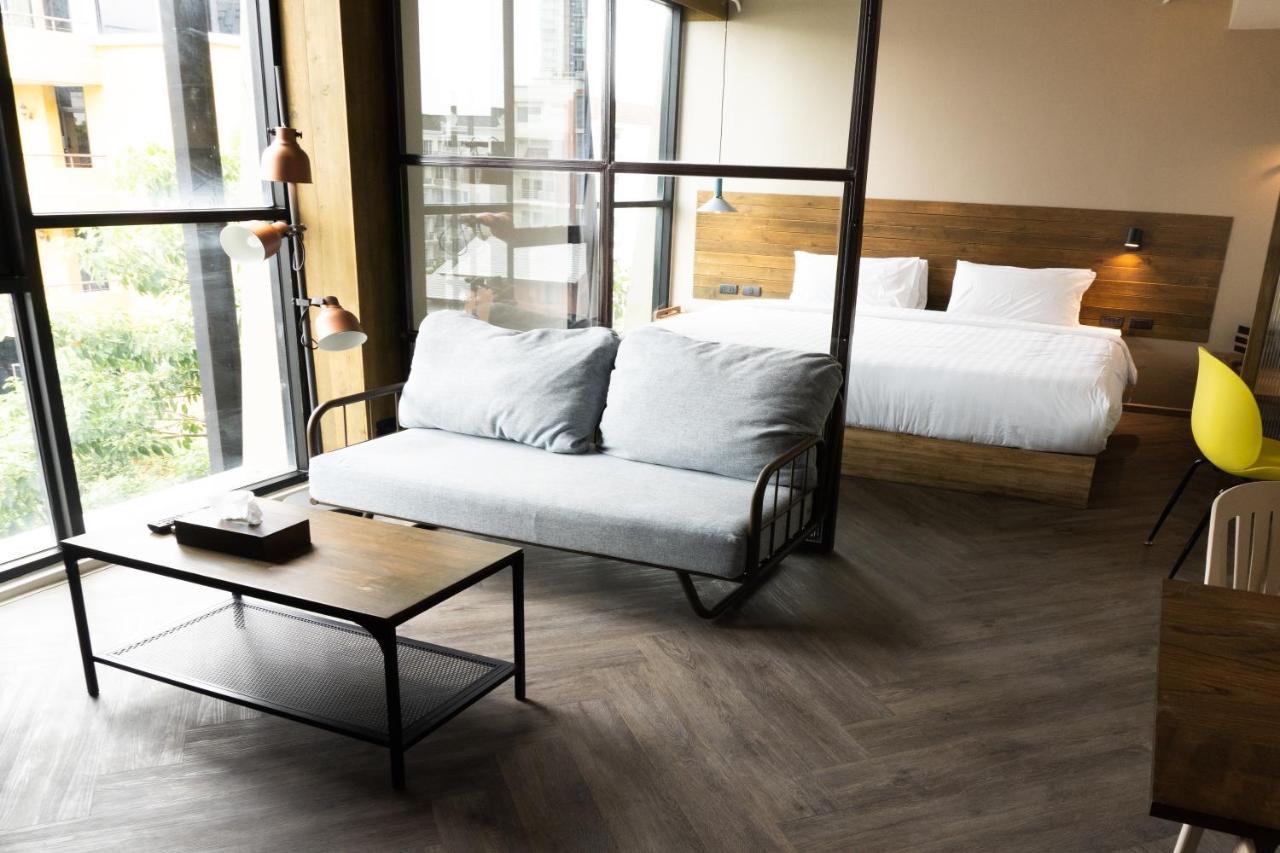 Karaarom Hotel Банкок Екстериор снимка