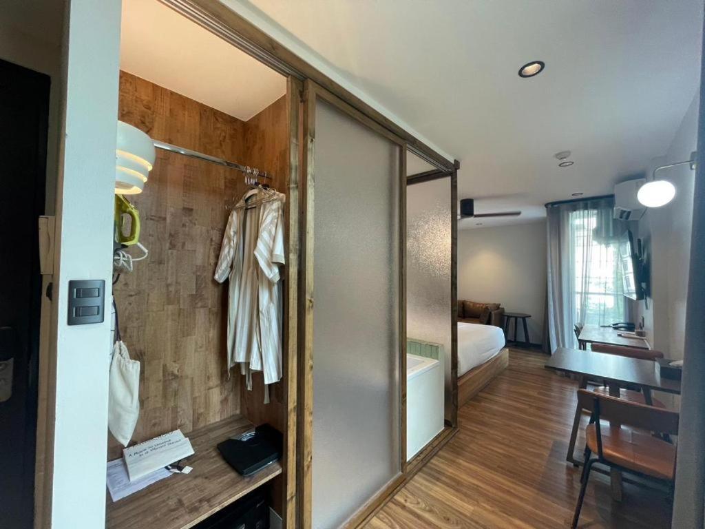 Karaarom Hotel Банкок Екстериор снимка