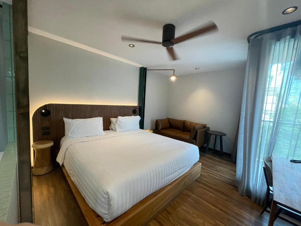 Karaarom Hotel Банкок Екстериор снимка