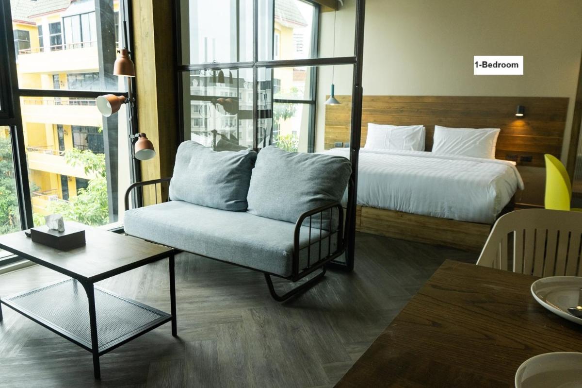 Karaarom Hotel Банкок Екстериор снимка